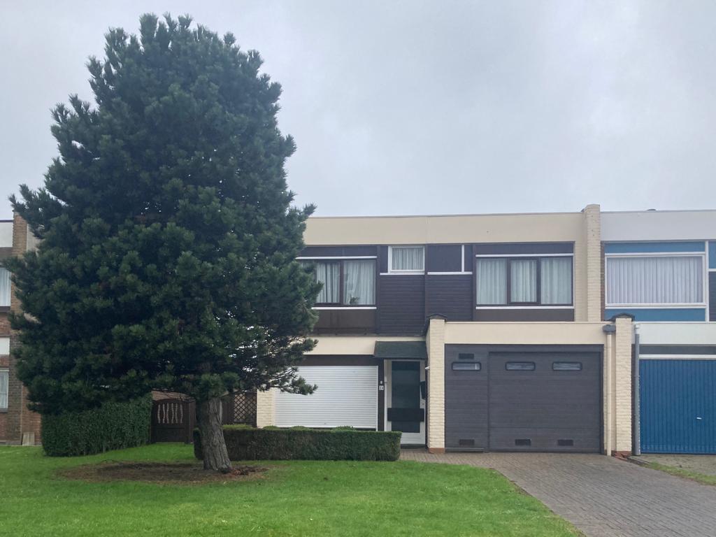 Bestaande straatgevel vóór de verbouwing van House BLAU24